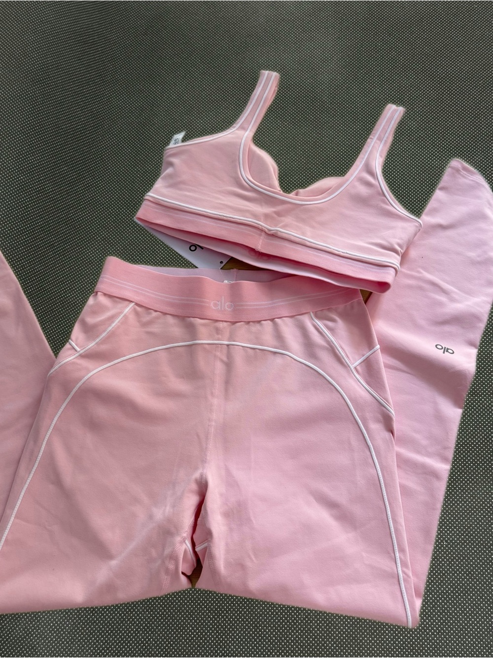 ALO Yoga Light Pink High-Waist Leggings and Matching Sports Bra Set - Picture 2 of 4